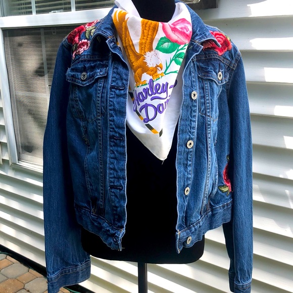 Ana Jean Jacket With Embroidered Roses 